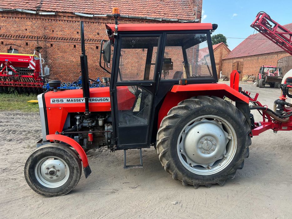 Massey Ferguson 255