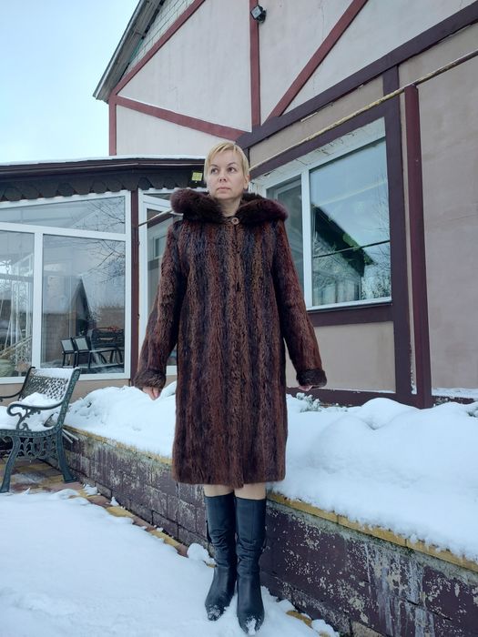 Шуба з нутрії, з капюшоном