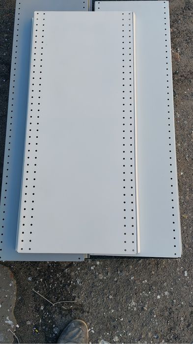 Полки, металлические стеллажи, торговое оборудование, перфорация.