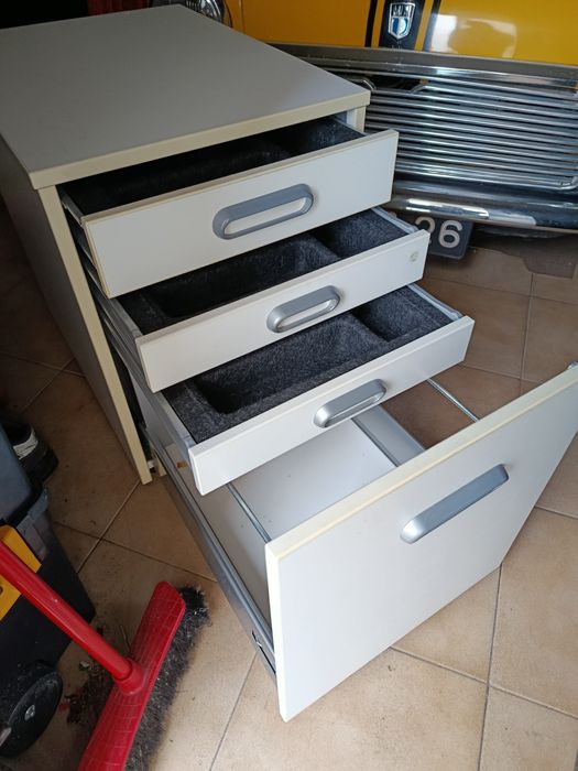 Módulo de secretária IKEA branco, com rodas