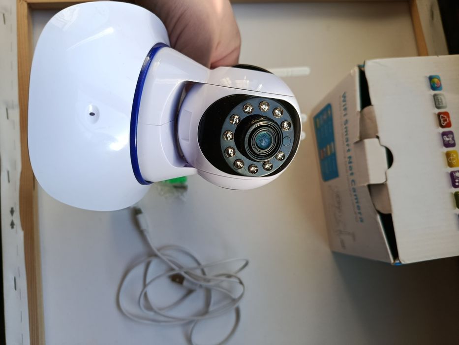 WiFi камера V380Pro с креплением на стену