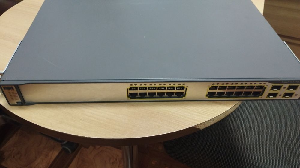 Комутатор Cisco Catalyst 3750 24 10/100/1000 + 4 SFP + IPB (WS-C3750G