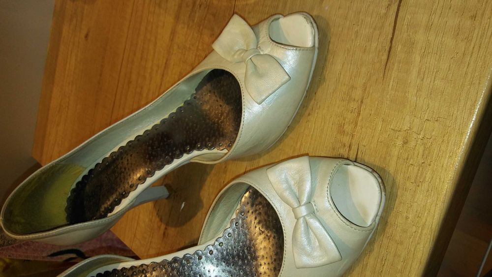 Buty ślubne czółenka perłowe r. 38