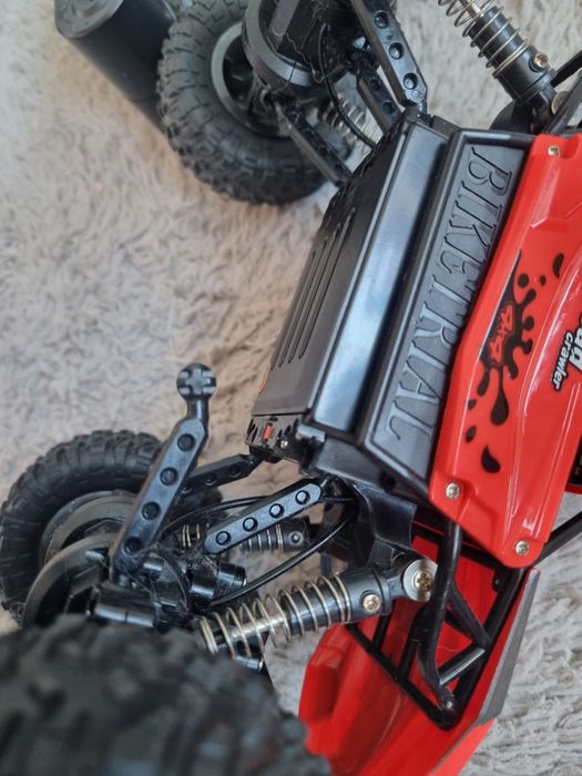 Машины на радиоуправлении. Maisto tech rock crawler R/C