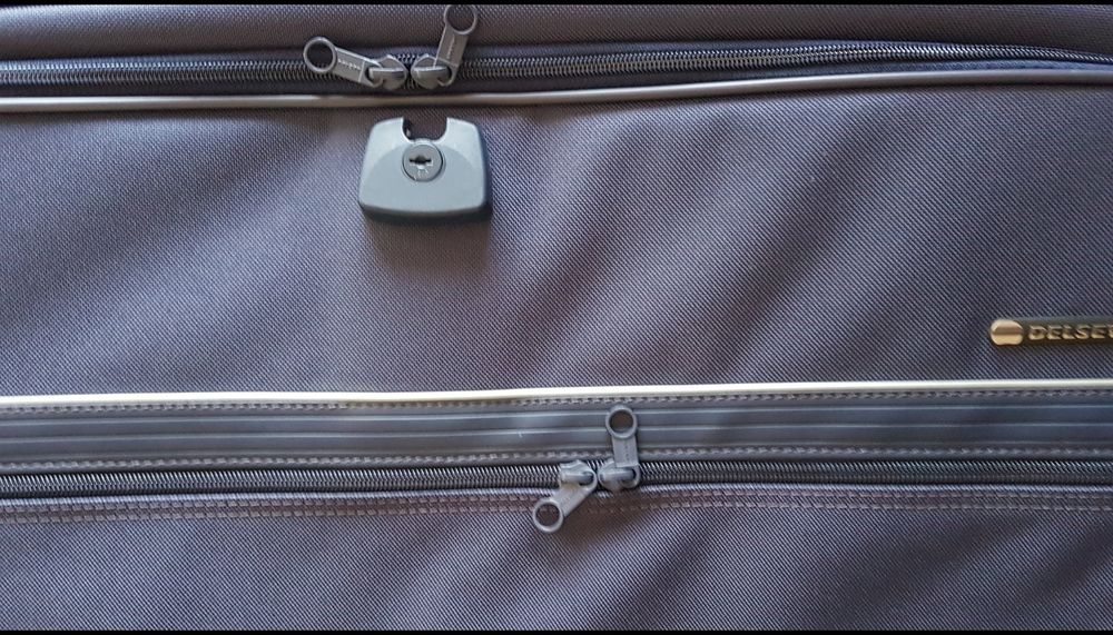 Mala viagem Delsey grande e leve 75x58x25cm 100L