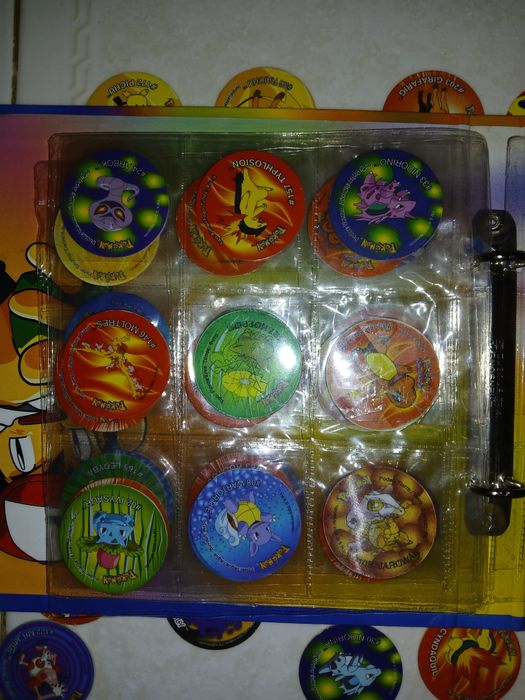 Caderneta pokemon com tazos