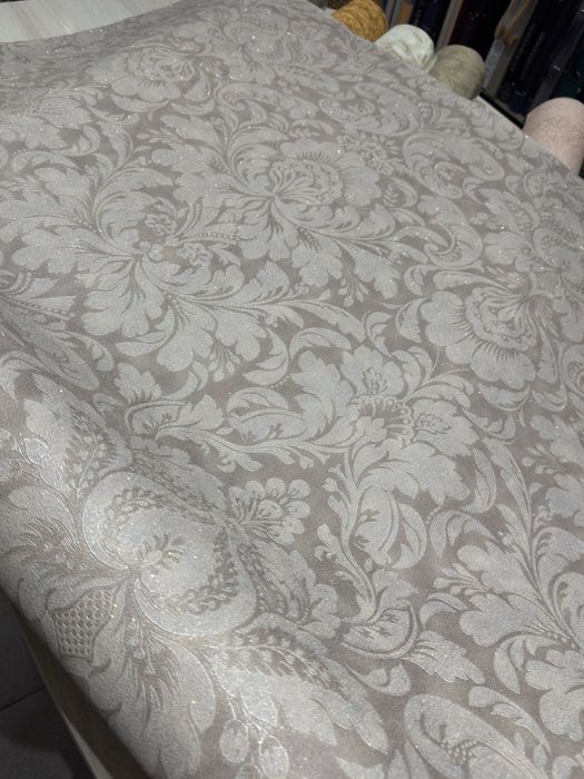 Розпродаж високоякісних метрових шпалер