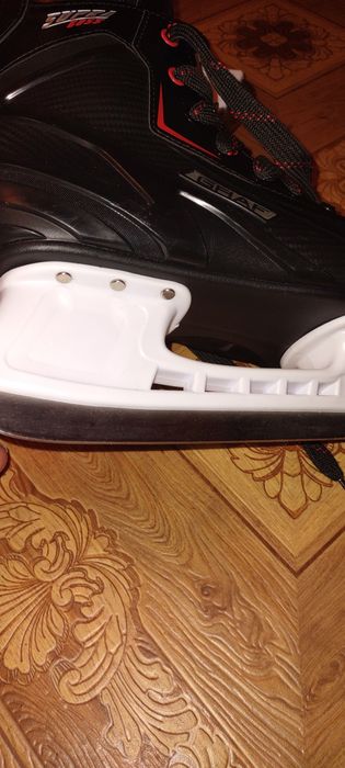 Продам хоккейные коньки Graf