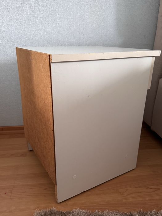 Приліжкова тумба