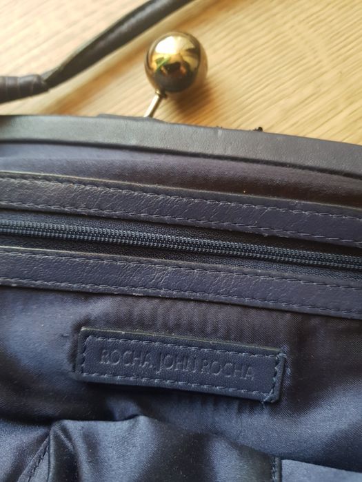 Granatowa torebka damska marki Rocha John Rocha.