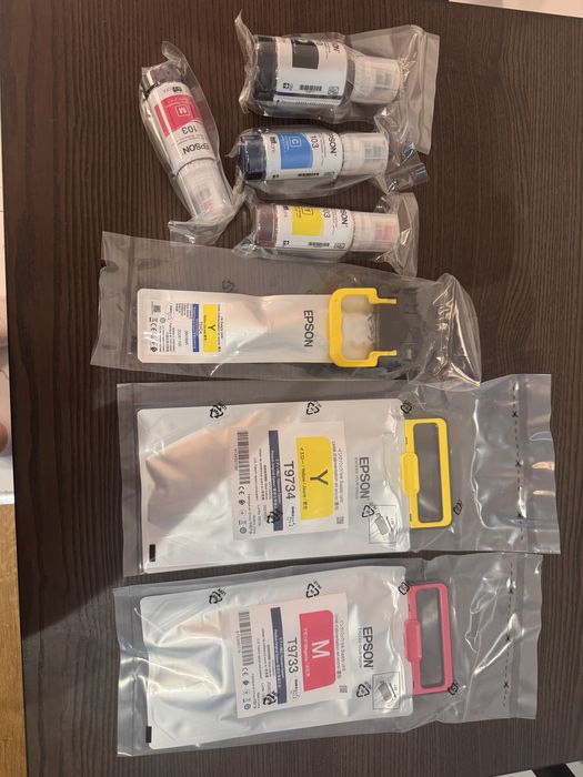 Na sprzedaż zestaw oryginalnych tuszy do drukarki Epson. Wszystko nowe, fabrycznie zapakowane.