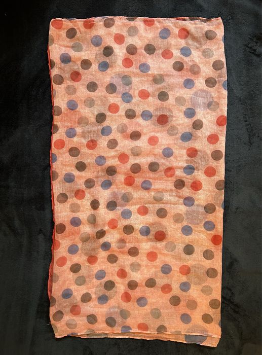 Lenço largo polka dot, tons rosa.