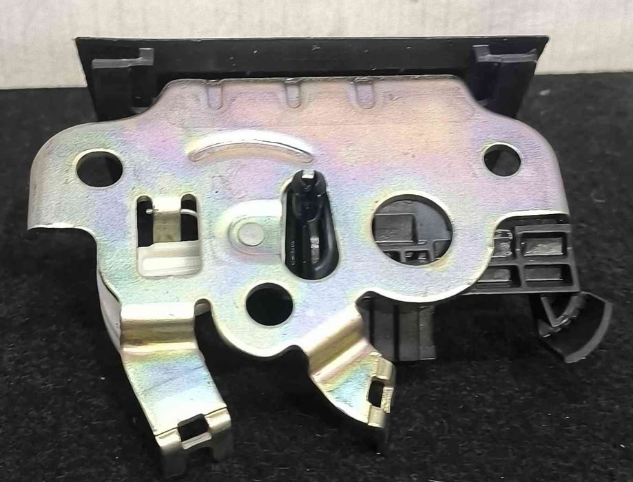 Fechadura / Fecho da Mala 5E0827505A - SKODA OCTAVIA III