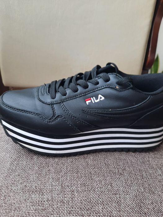 Кросівки жіночі FILA