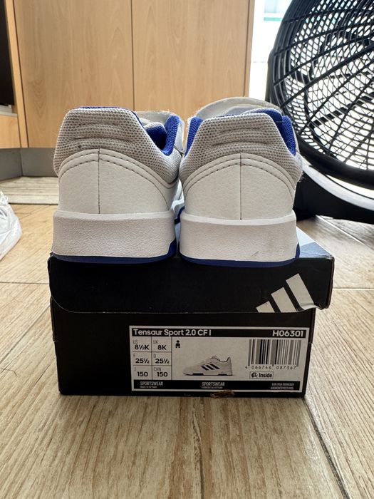 Sapatilha adidas 27