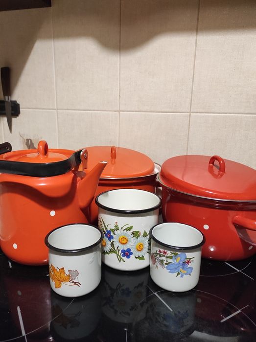 Продам емаліровані кастрюлі та чайник