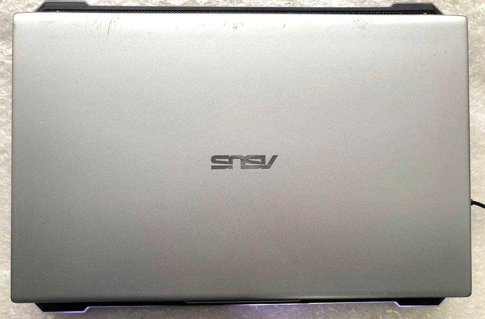Asus VivoBook F712JA 17.3" FHD  i7-1065G7 DDR 20Gb SSD 512Gb акум ≈1г