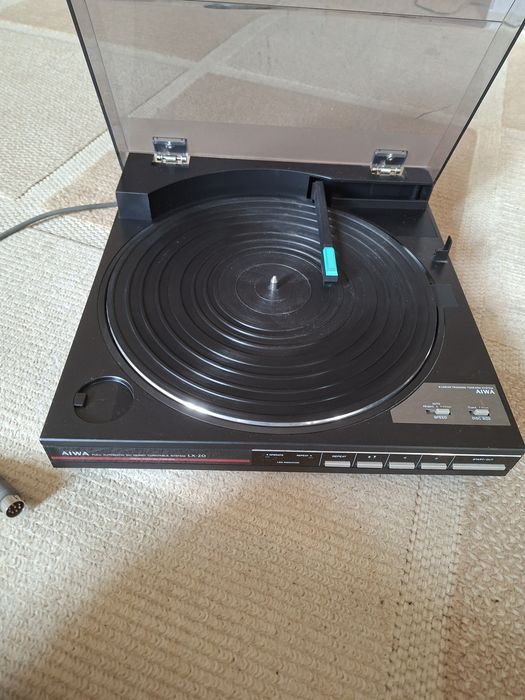Gramofon Aiwa LX-20 z lat 80 .
