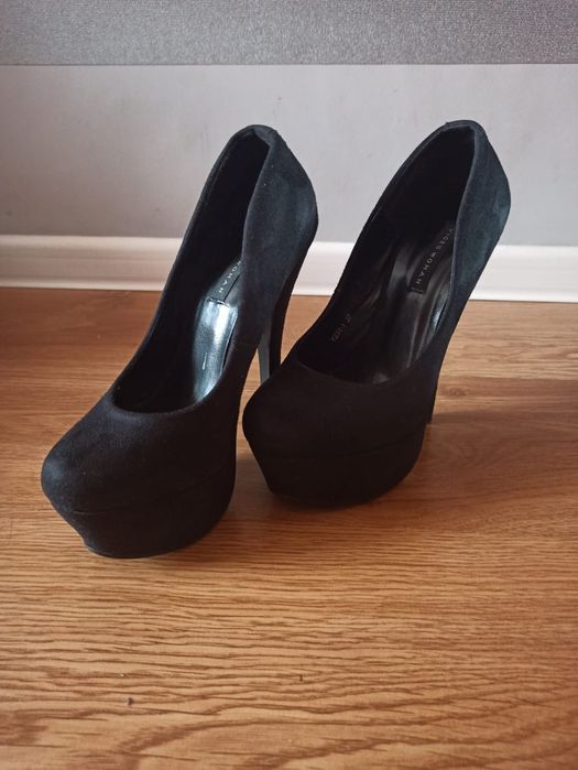 Szpilki zamszowe Vices Woman 37
