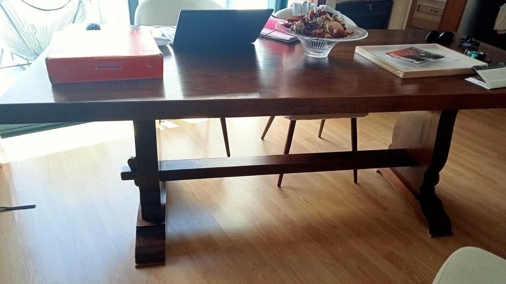 Mesa rústica de madeira  castanheiro