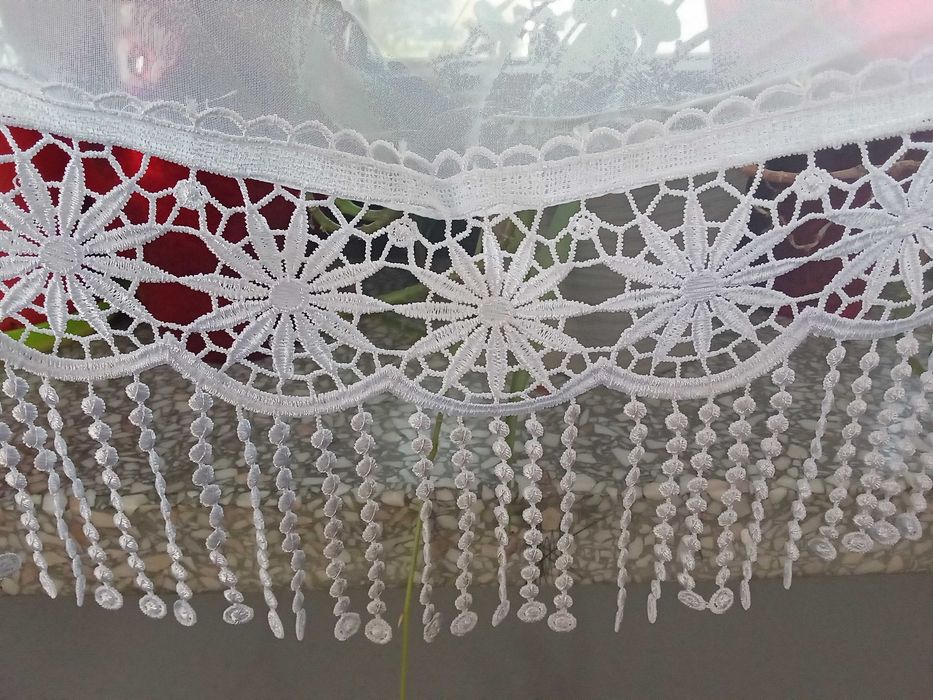 Nowa firana gotowa na taśmie