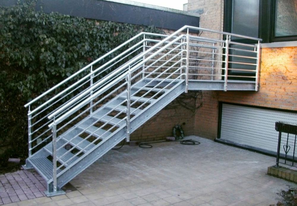 Schody metalowe zewnetrzne