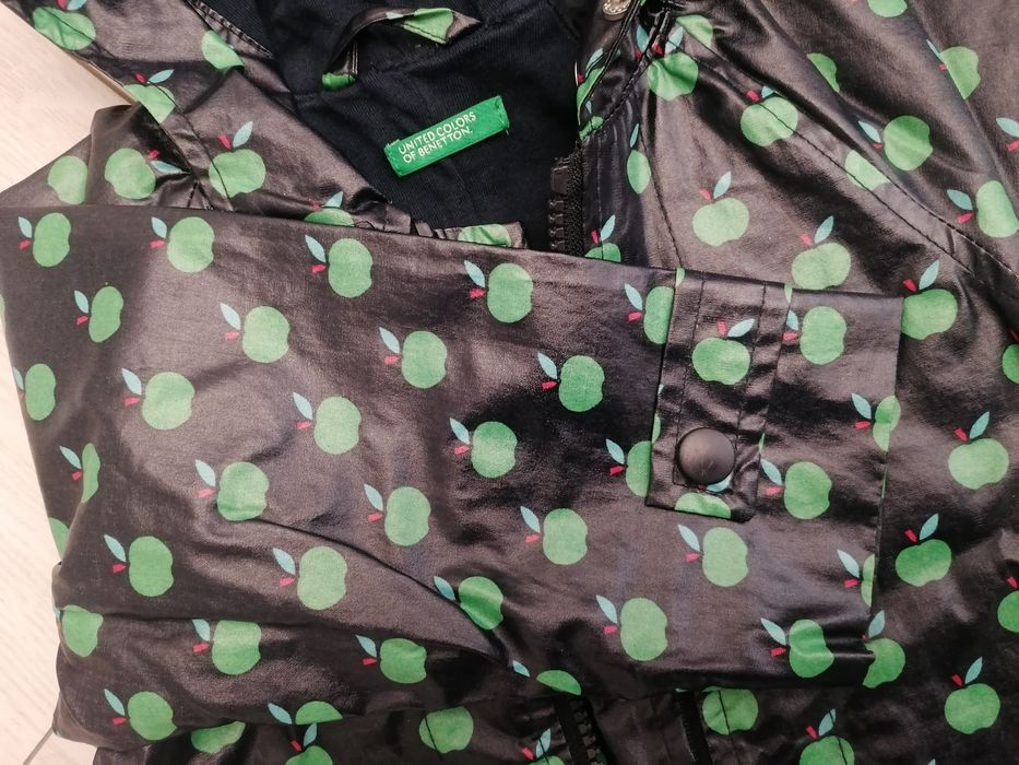 Płaszczyk przeciwdeszczowy Benetton rozm. 86-92