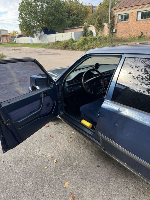 Mersedes W124 E230