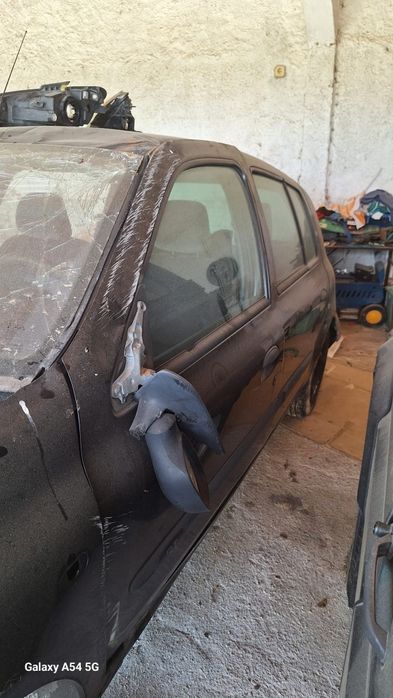 Peças renault clio II/98 para venda de veículo acidentado.