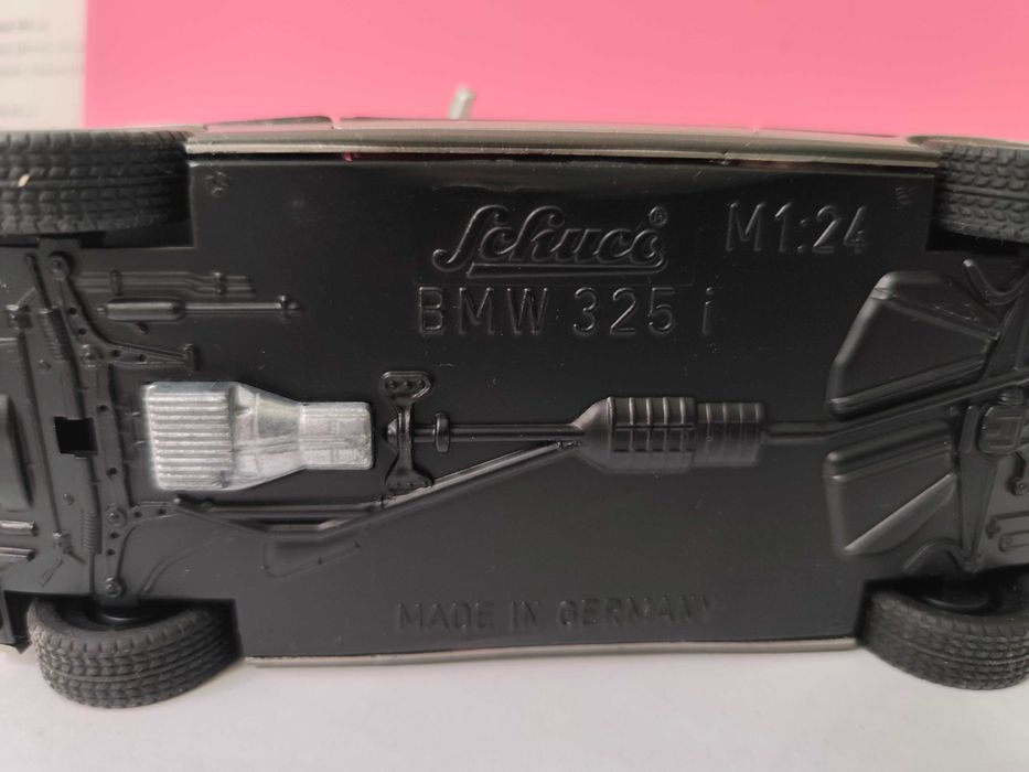 BMW 325i E 36 model w skali 1:24 Schuco