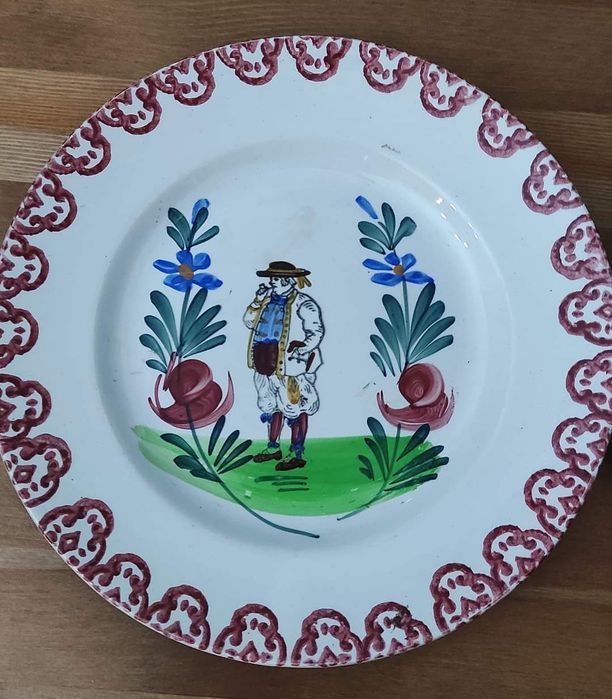 Conjunto de pratos franceses, finais do século XIX, pintados à mão