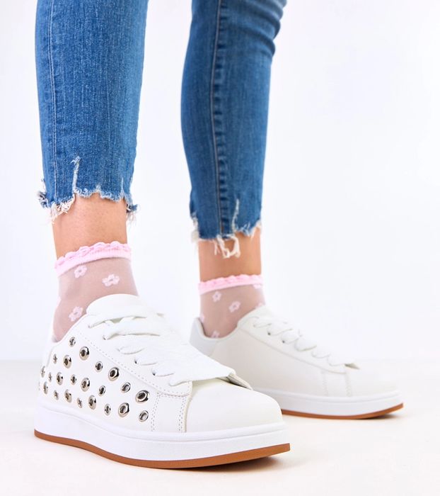 Białe sneakersy na platformie z nitami Adelis