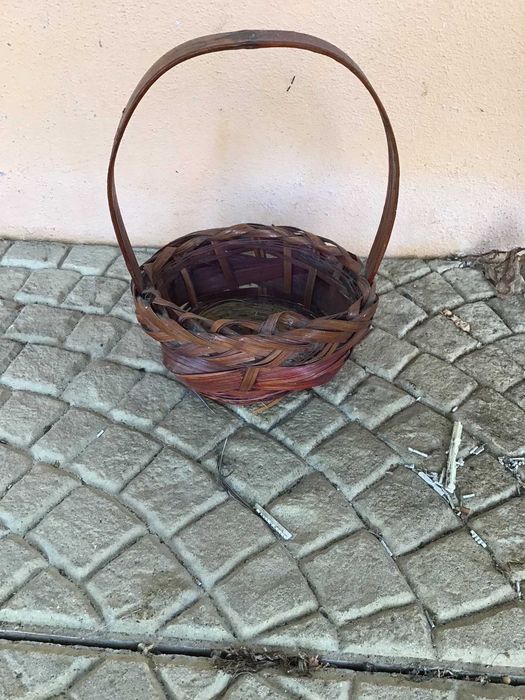 cesto castanho escuro