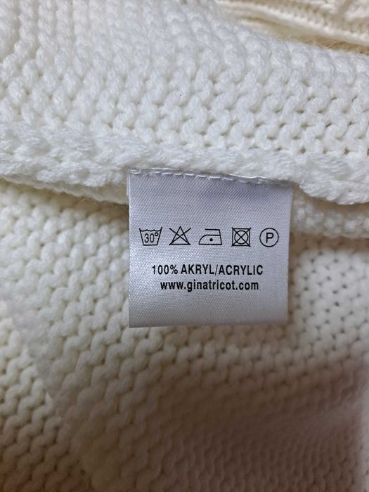 Sliczny sweterek damski.