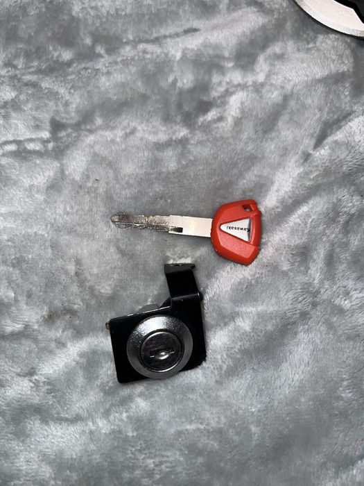 Замок зажигания оригинал Kawasaki z 650/ninja 650 комплект: 6 500