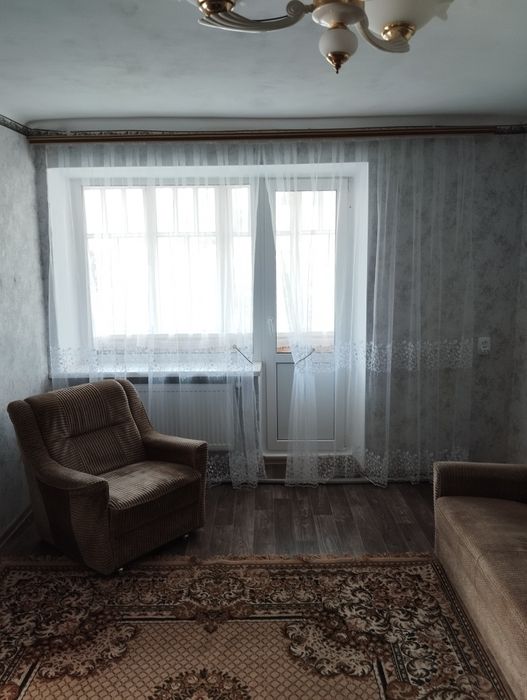 Здам в оренду затишну,гарну  2 кім  квартиру в центрі на 3 поверсі після ремонту, зроблена для себе,обладнана всім необхідним.
