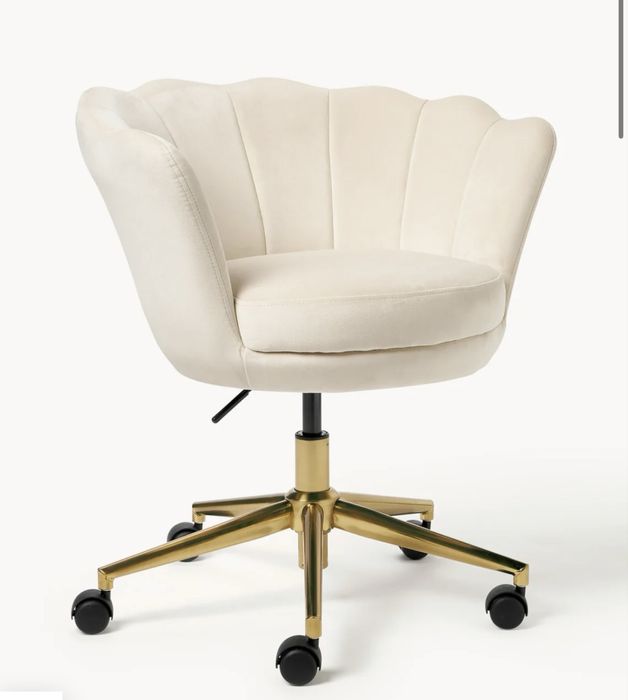 fotel obrotowy w kształcie muszli