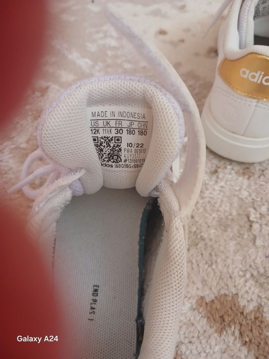 Фірмові кросівки adidas