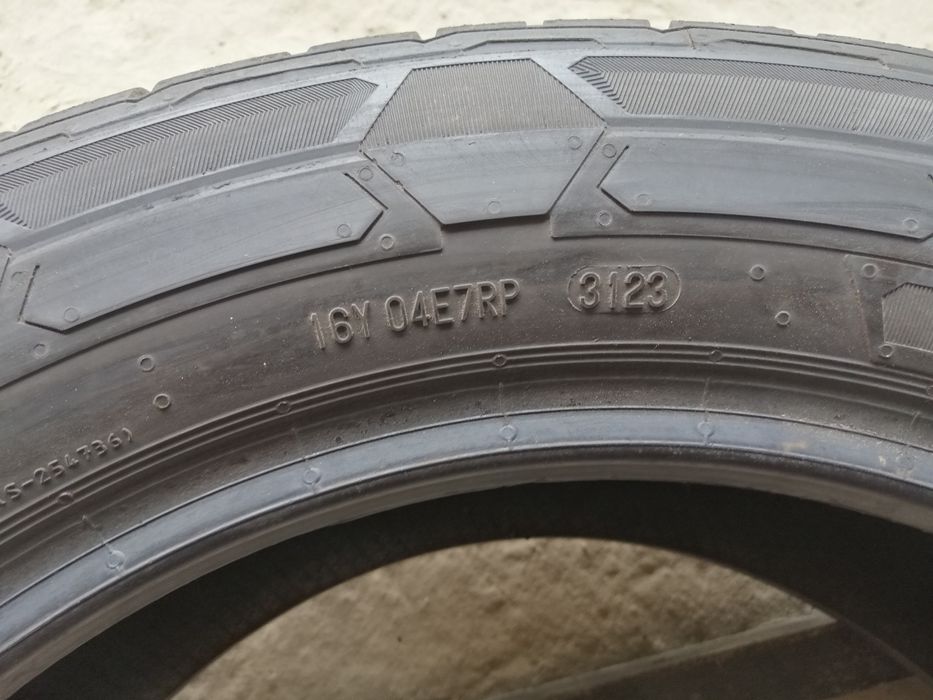 225/55R17 C 109/107T Continental VanContact Winter