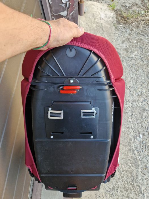 Продам дитяче крісло в авто