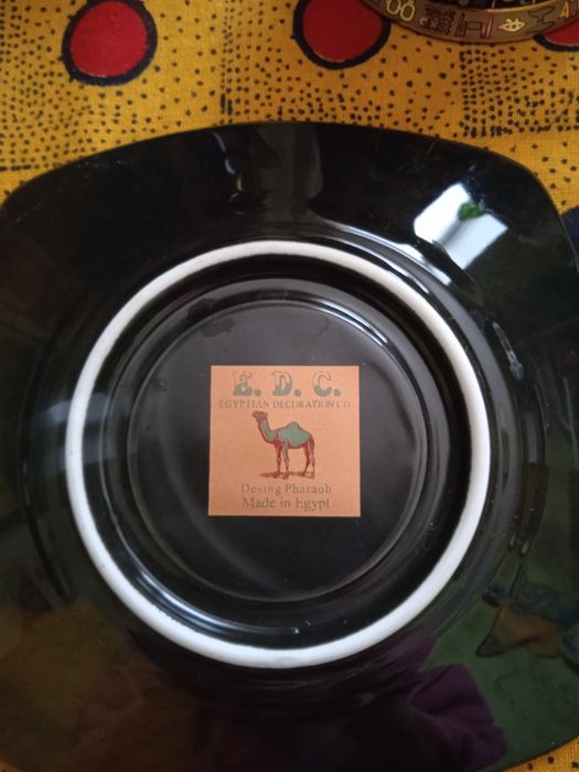 Чашки и тарелки с египетской тематикой