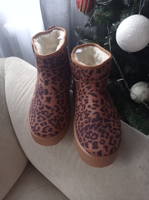 Уггі SINSAY чоботи сапоги