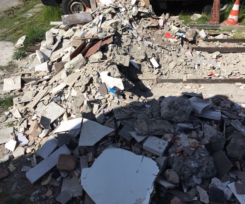 Gruz (cegły, kafelki, beton i inne)