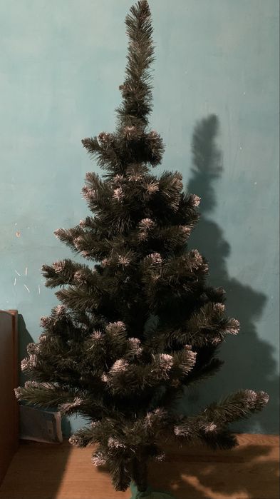 Продам Новорічну Ялинку 1,5 м