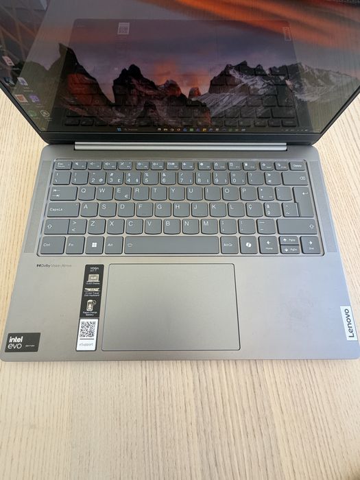 Portátil Lenovo Yoga Slim 7i 14 (Ultra 7-Windows 11 Home-16GB-512GB)