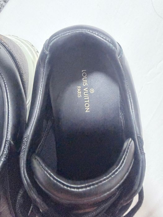 Louis Vuitton modelo da linha Run Away Sneaker.