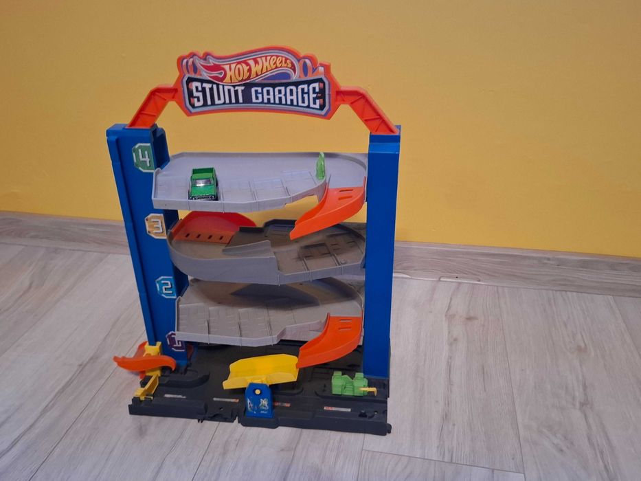 Hot Wheels Stunt Garage
