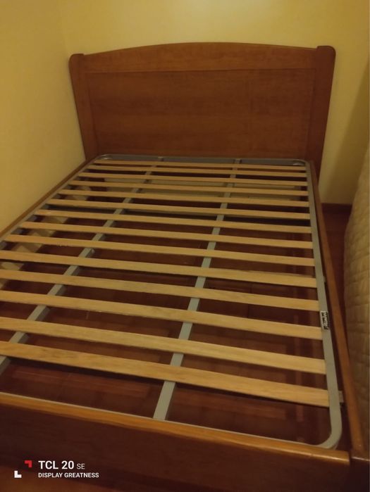 Cama em madeira maciça c/ colchão incluído