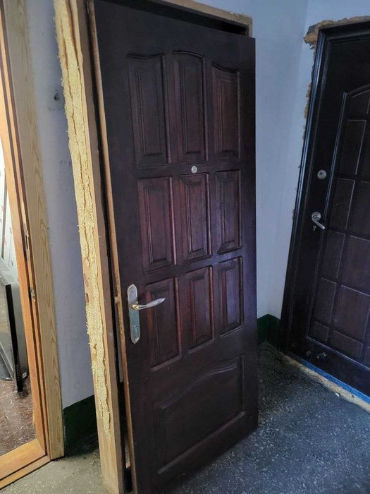 Двері дерев'яні вхідні/міжкімнатні