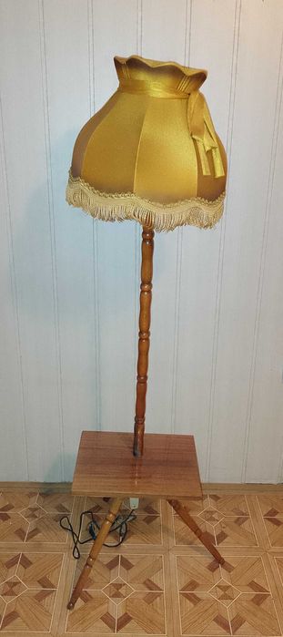 Lampa PRL z blatem, stolikiem
